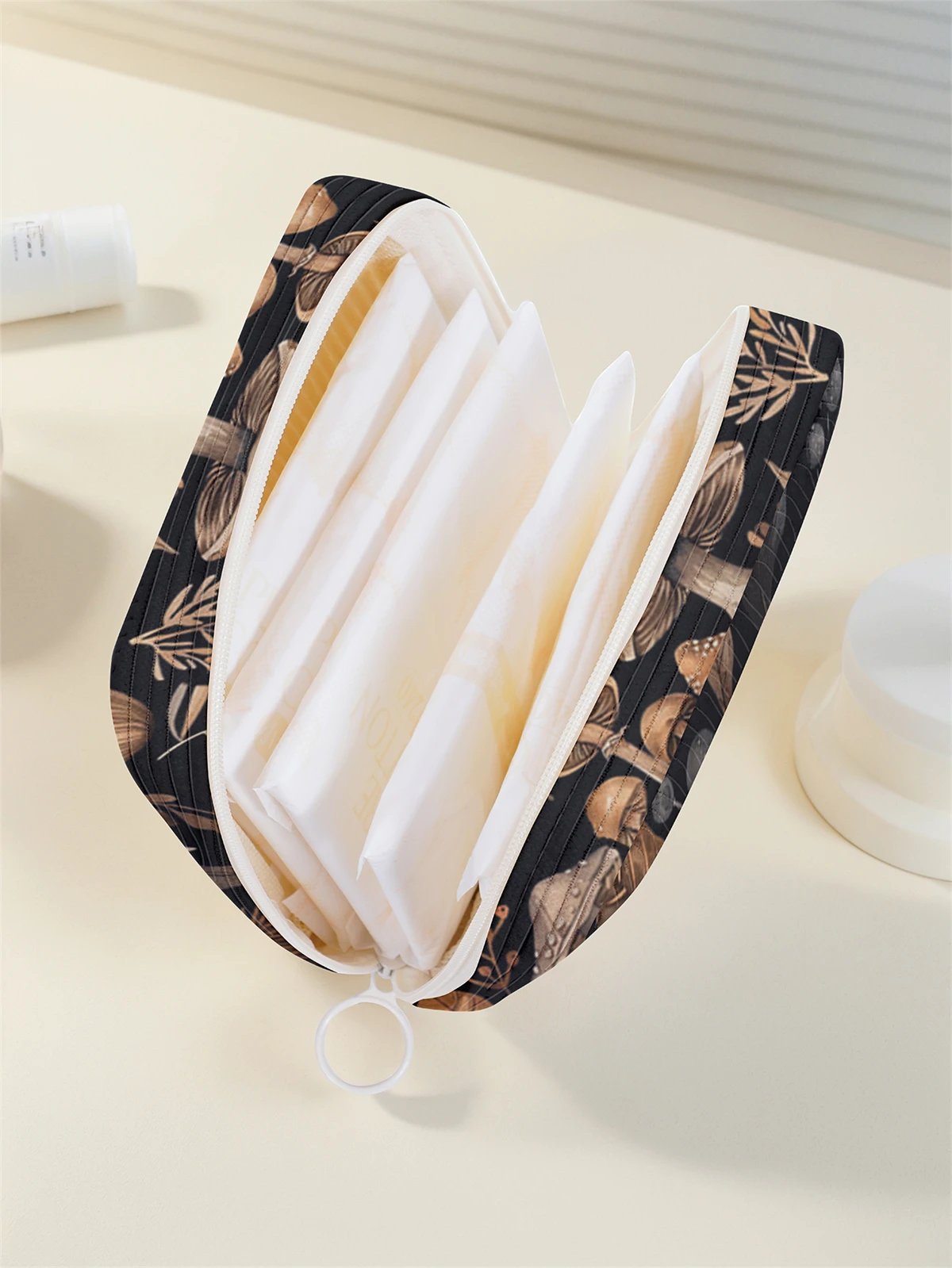 Mushroom pattern printed sanitary napkin storage bag, women's lightweight tissue bag, sanitary tissue bag