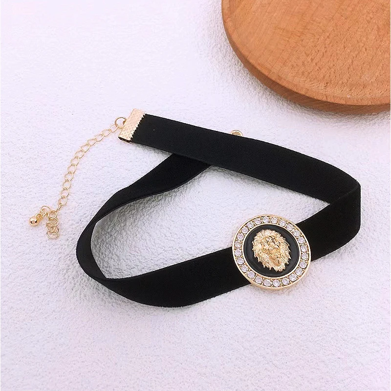 European and American Classics Fashionable Chamois Leather Dripping Lion's Head Choker Suitable for Women's Daily Wear Gift