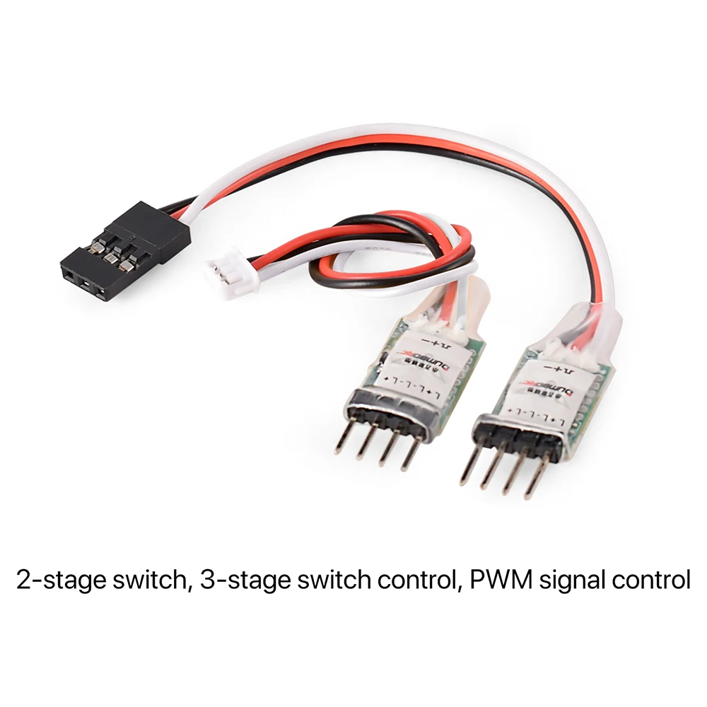 Vue détaillée des connecteurs JR et XH1.5 sur le module de contrôle de lumière RC 3 canaux