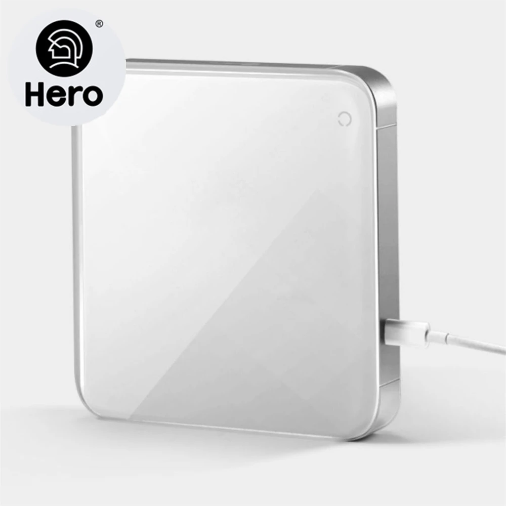 Hero-White-Black-Mirror-Basic-