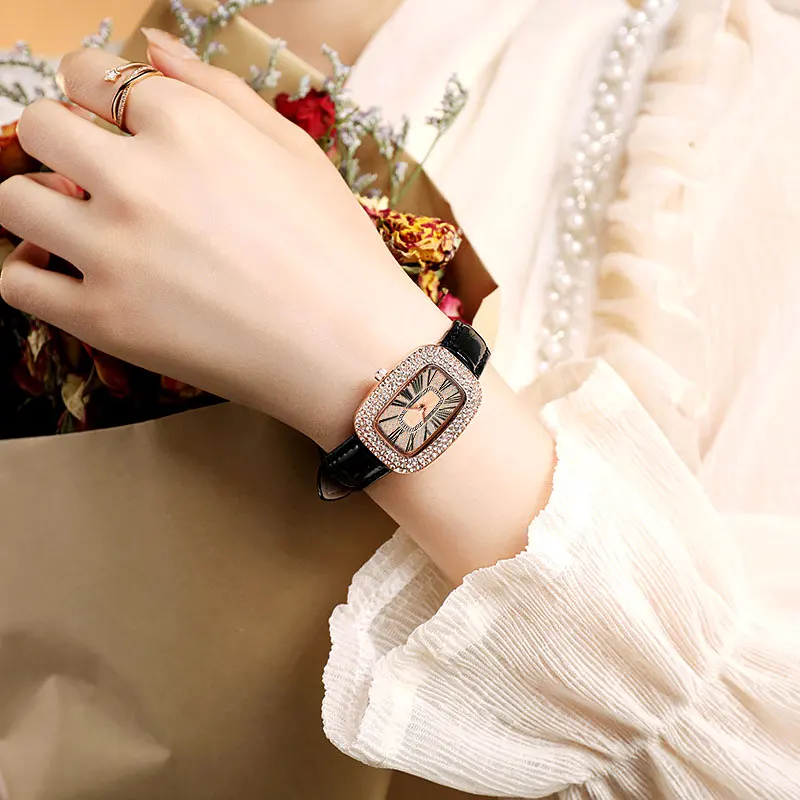 Trendy and fashionable women's leather strap watch with diamond inlay, water diamond wine barrel, women's quartz watch 3