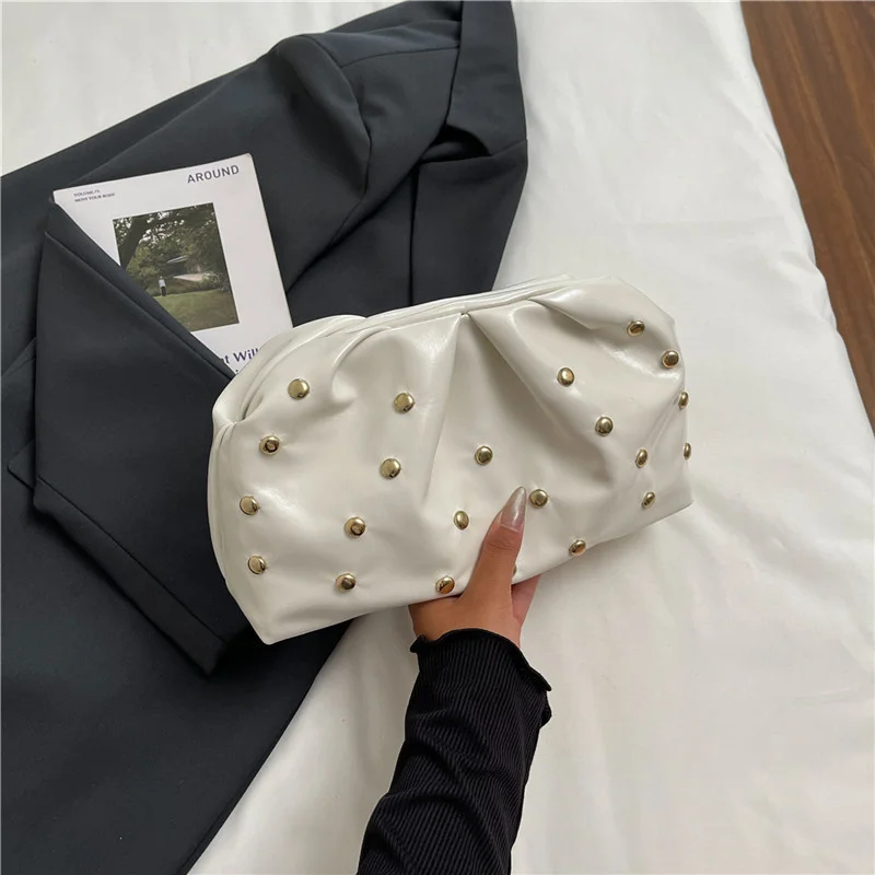 Einfache, vielseitige Abendhandtaschen für Damen, einfarbig, mit Nieten und plissiertem Design, Damen-Clutch, weiche PU-Leder-Geldbörse – Detail 24