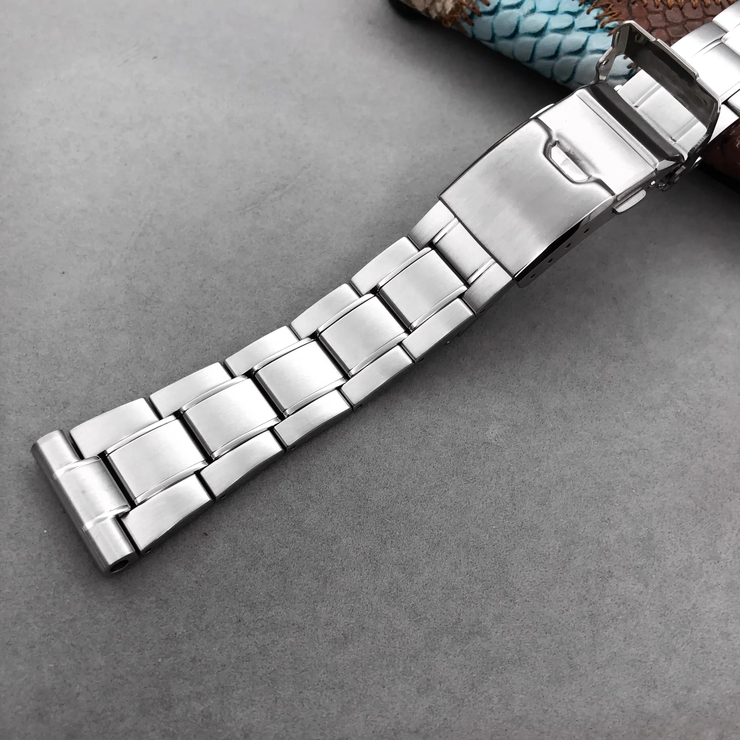 Adapted to precision canned steel strap SBBN031 SBBN033 SBBN035 watch strap 22mm