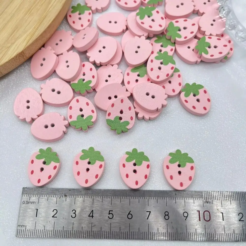 50PCS 바느질 딸기 나무 단추 용품 핑크 레드 컬러 나무 의류 장식 수제 스크랩북 Boutons에 바느질