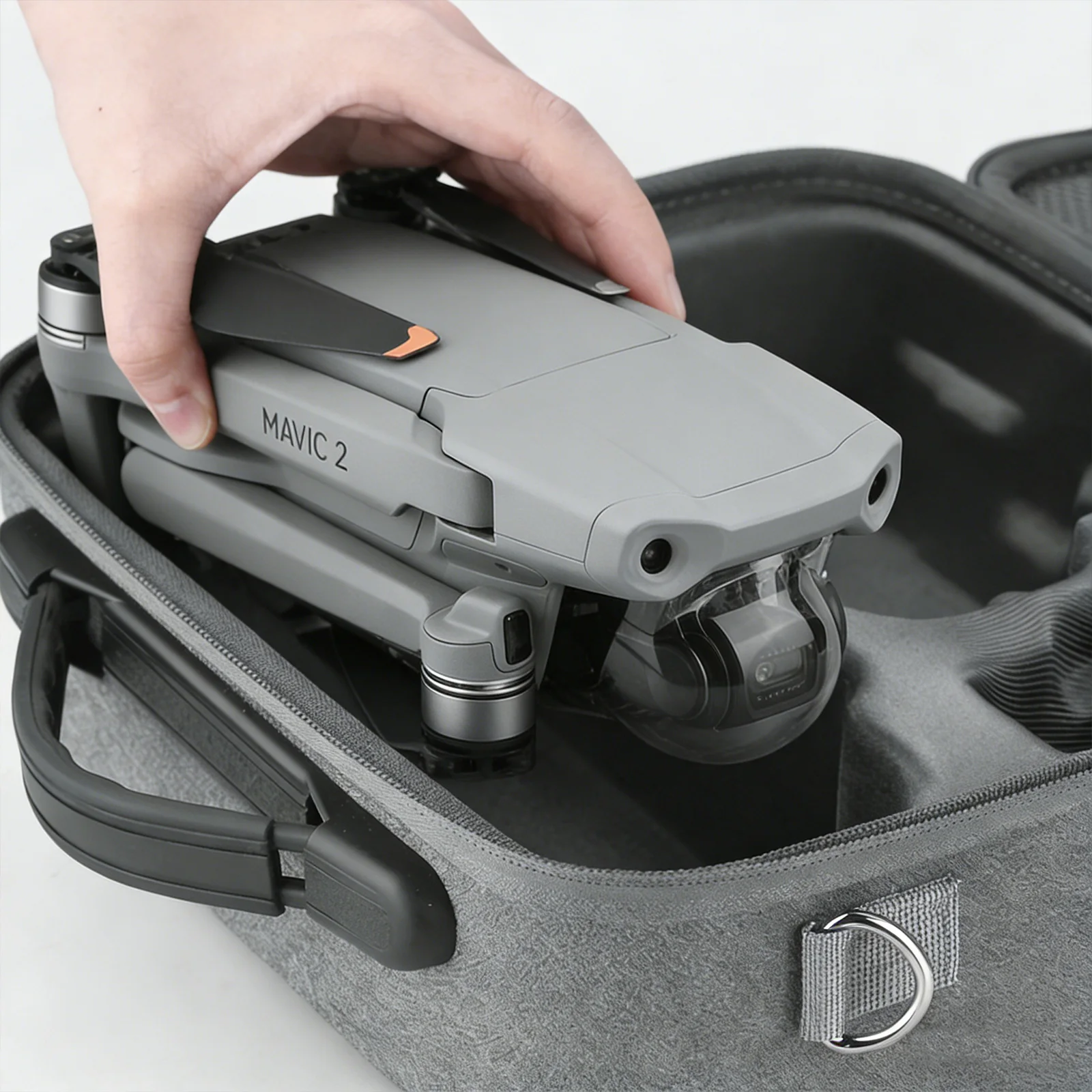 Capuchon de protection anti-poussière pour drone DJI Mavic 2, facile à installer et à retirer.