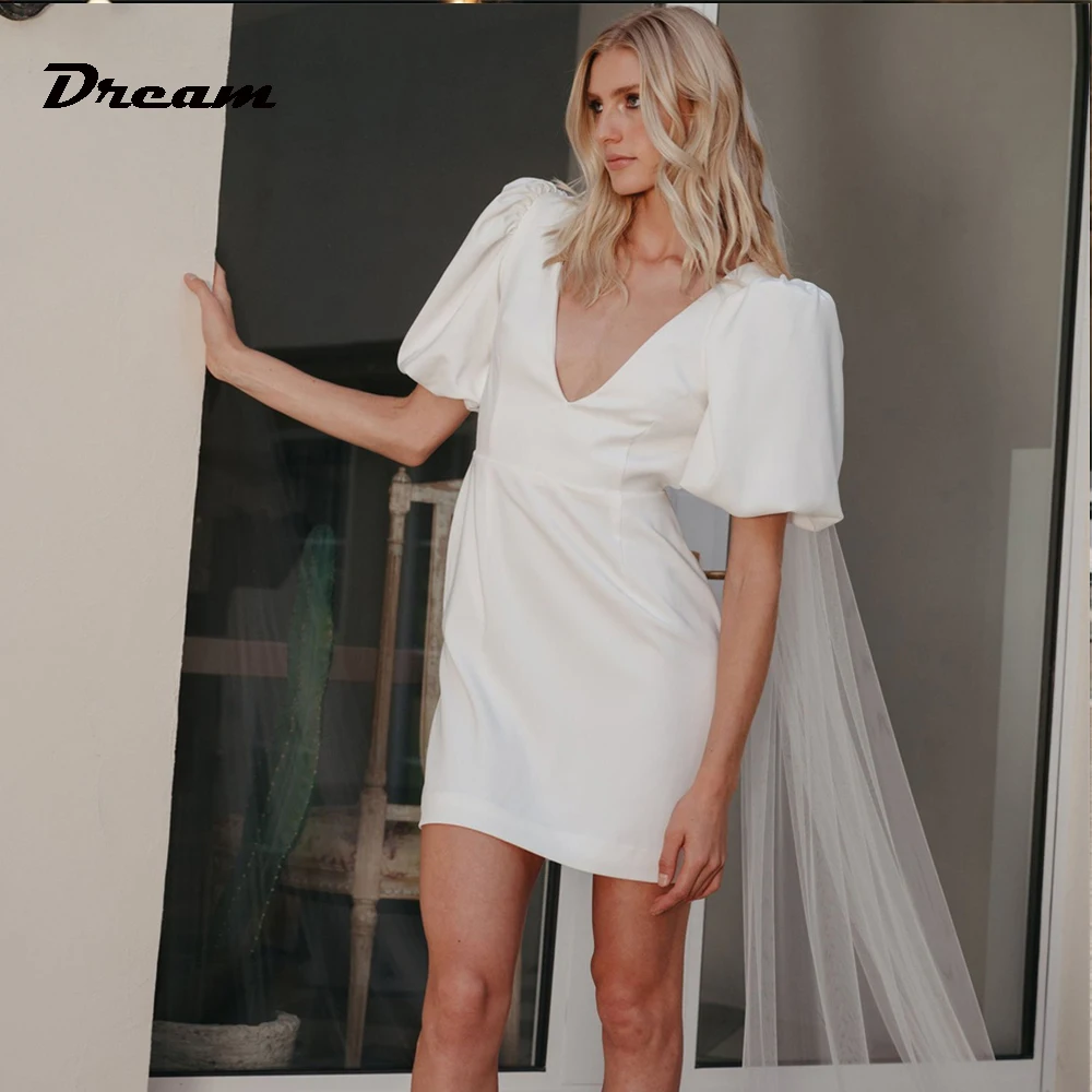 

Мини-платье свадебное с коротким рукавом, V-образным вырезом и открытой спиной