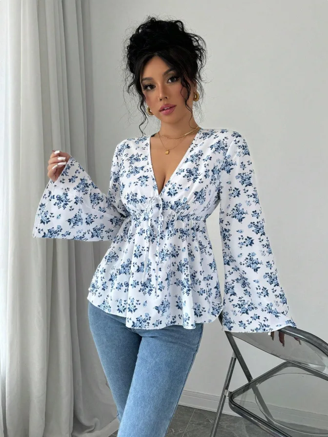 Damen-Bluse mit blauem Blumenmuster, tiefem V-Ausschnitt, langen Ärmeln, Kordelzug an der Taille, Peplum-Oberteil – Detail 9