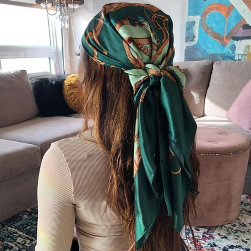 Foulard Carré Vintage En Soie 90x90 Cm - Motif Géométrique Noir, Rouge, Vert