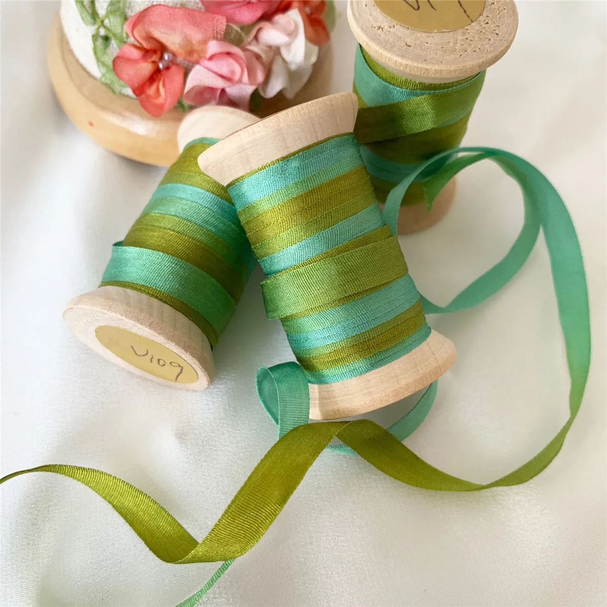 7mmX10m/Roll Vareigated Pure Silk Satin Ribbon Hand Dyed For Sewing Embroidery Needlework Handcraft Christmas Decor