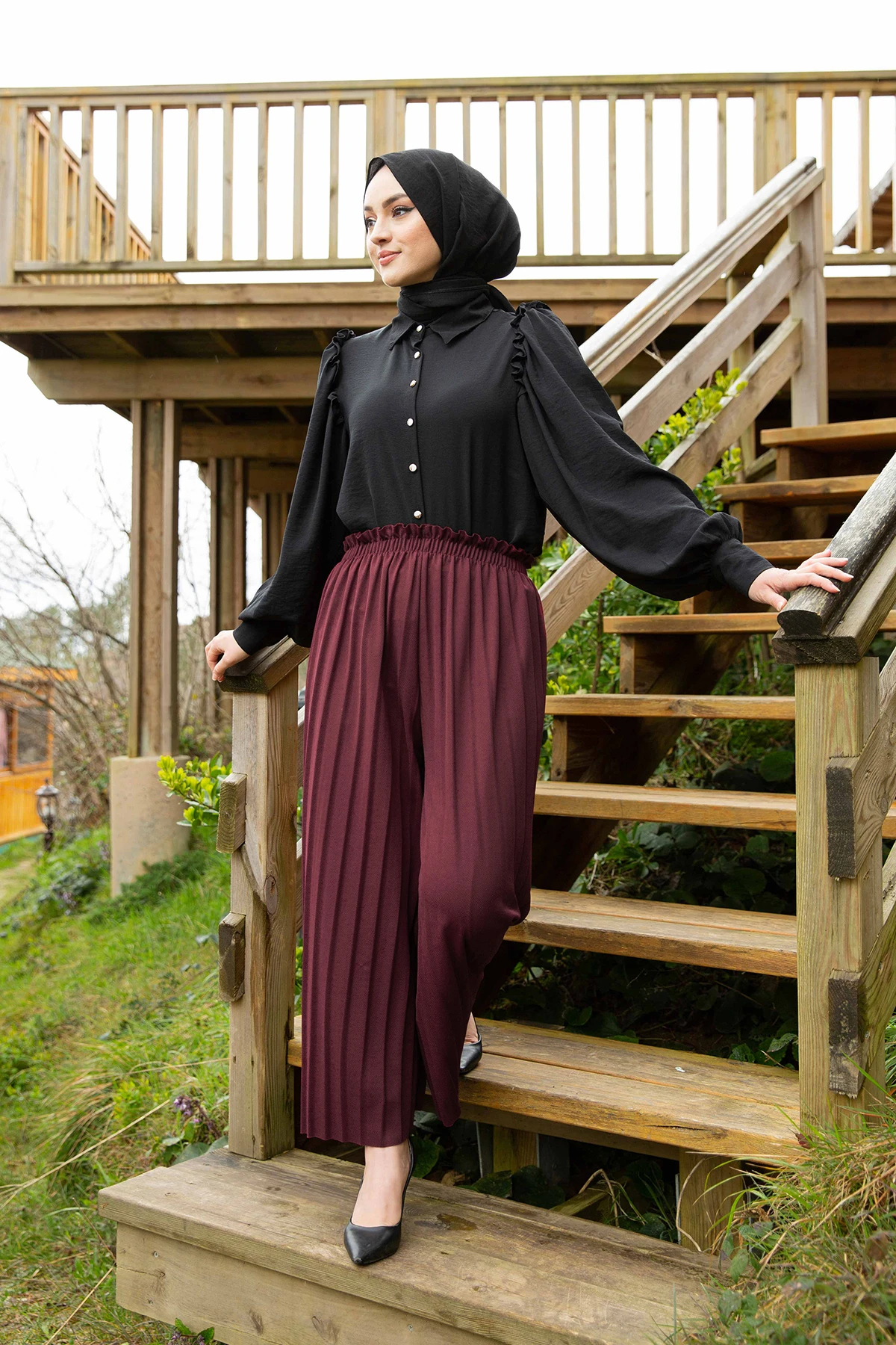 

; Плиссированные брюки E-бордового цвета