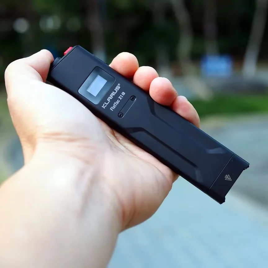 Ultra Thin Tactical Flashlight with Luminus SST 70 LED for Outdoor Emergency