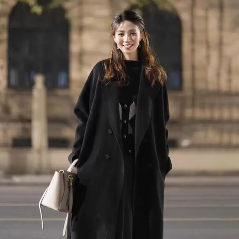 Рисунок 3 - Женская длинная двубортная куртка