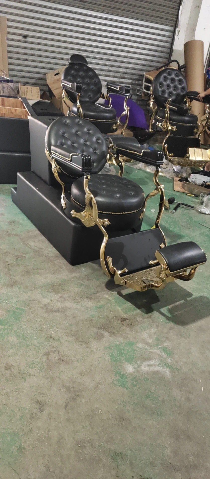 2024 New Arrival Very Beautiful Solid Wood Hand Black & Gold Shampoo Bowl Washing Salon Shampoo Chair 4