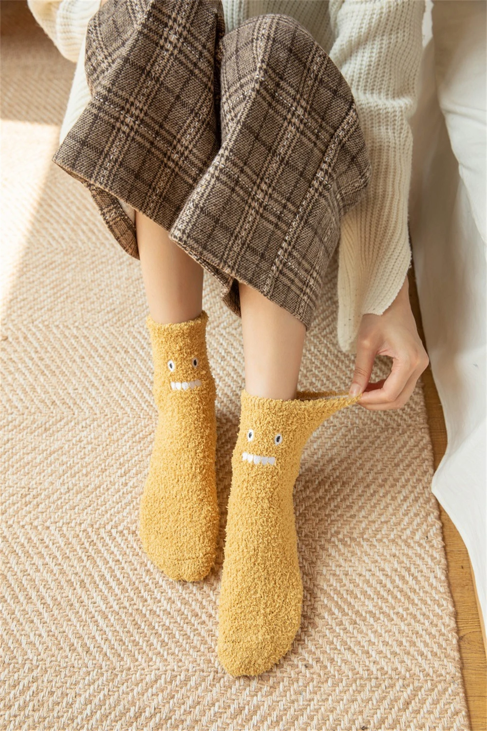 Neue Lustige 3D Kleine Dinosaurier Nette Monster Korallen Samt Socken Weihnachten Geschenk Warme Winter Thicking Boden Bett Schlafen Sokken Dropship – Detail 22