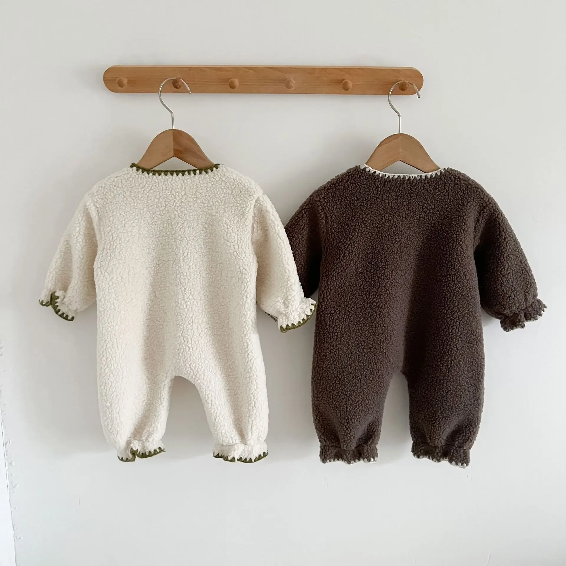 Stylish Fleece-Lined Baby Jumpsuit Autumn/Winter Newborn Boys And Girls Overalls Long Crawling Romper For Infants baby clothes