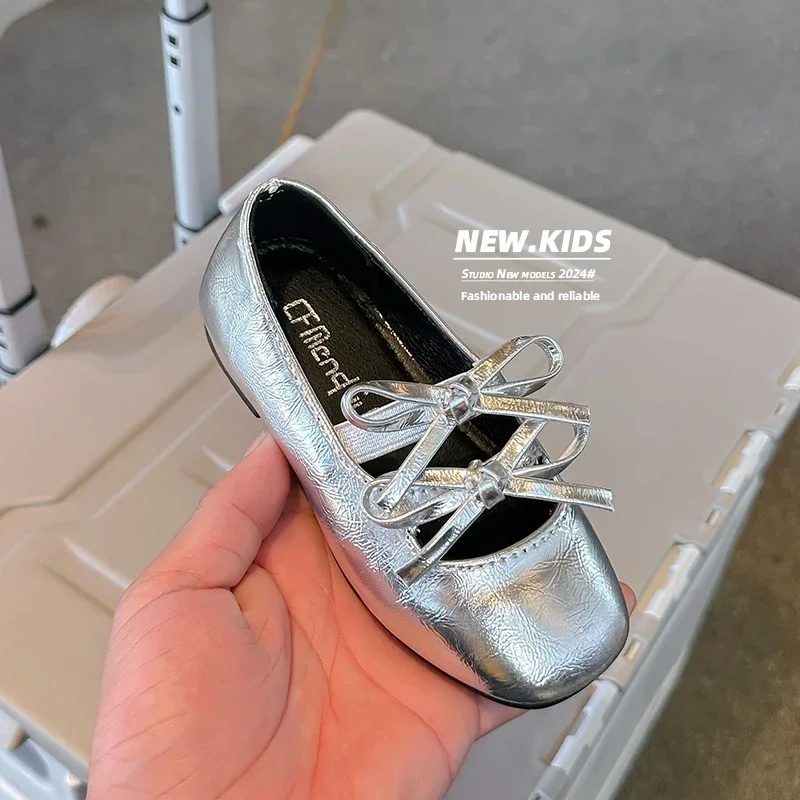2024 الخريف الأطفال أحذية من الجلد للفتيات موضة جديدة الأميرة نمط لينة أسفل الحلو ربطة العنق الرقص تنوعا أحذية الحفلات