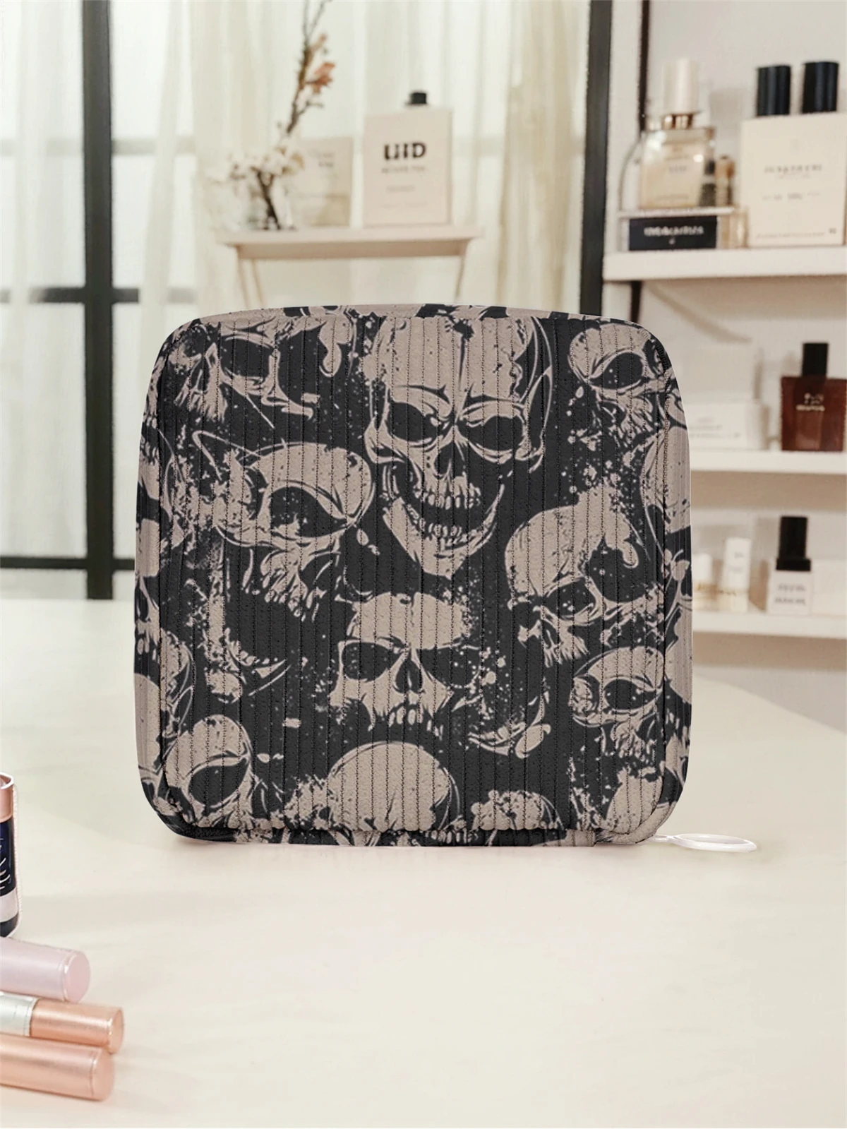 Skull pattern printed sanitary napkin storage bag, women's lightweight tissue bag, sanitary tissue bag