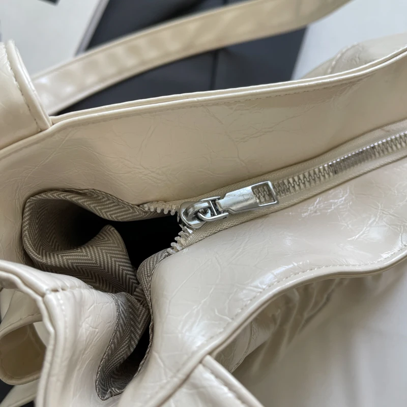 Women PU Ruched Handbag Large Capacity Pleated Underarm Bag Chic Hobo Bag Solid Color Casual Clutch Handbag for Outdoor Travel