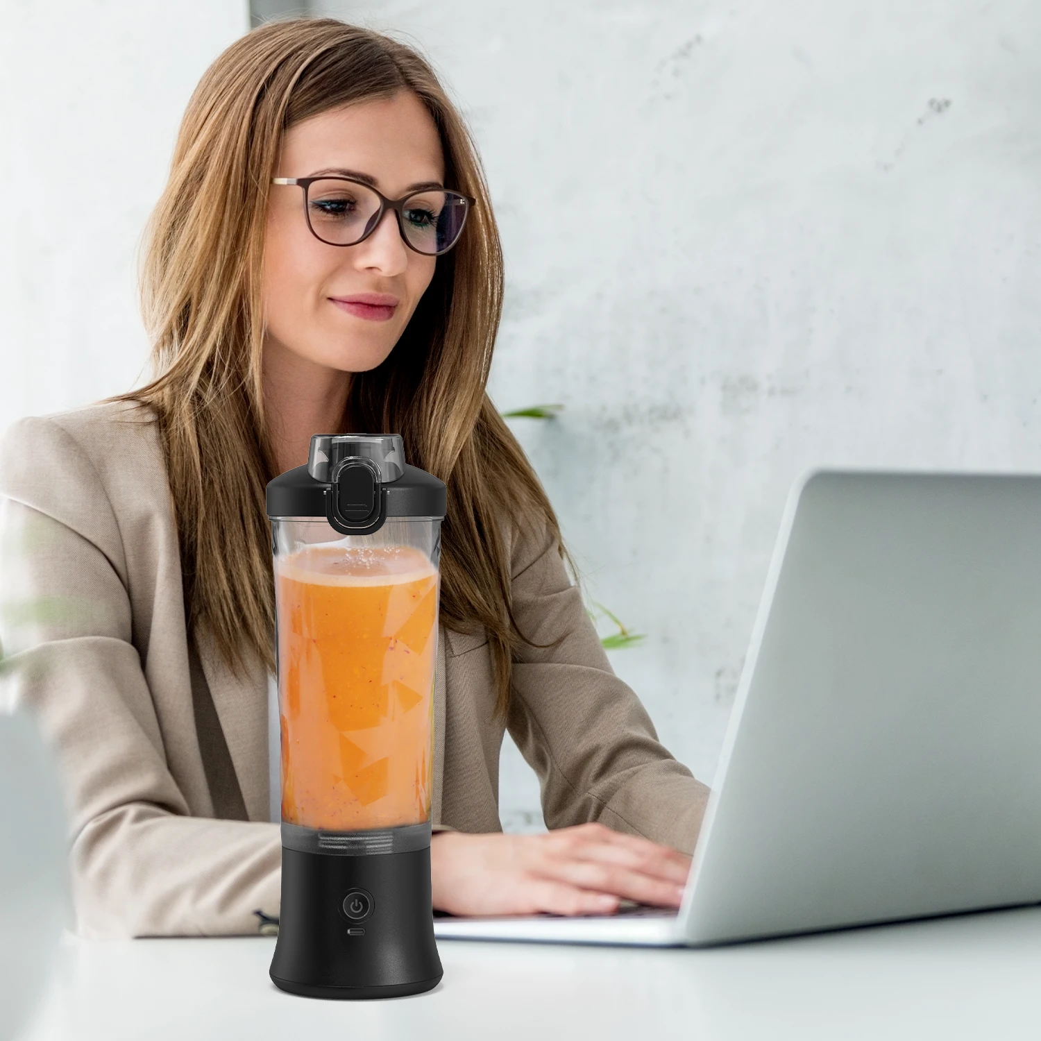 Portable USB Juicer Blender - 600ml Electric Fruit Smoothie Maker