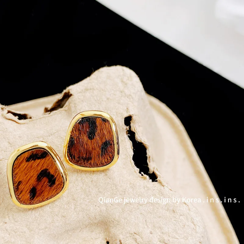 Selected Christmas Gifts Retro Trapezoidal Geometric Horsehair Leopard Print Earrings Women's Simple And Personalized Earrings Dating Gifts
_voghion.com