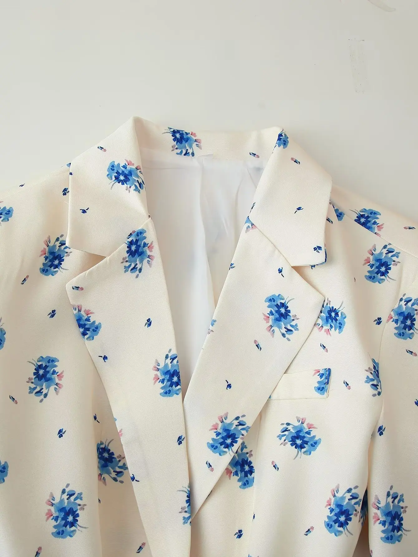2025 Spring Autumn Lacing Up Bow Sashes Beige Floral Print Blazer Boyfriend Vintage Women Front Pockets Loose Suit Fashion Coat