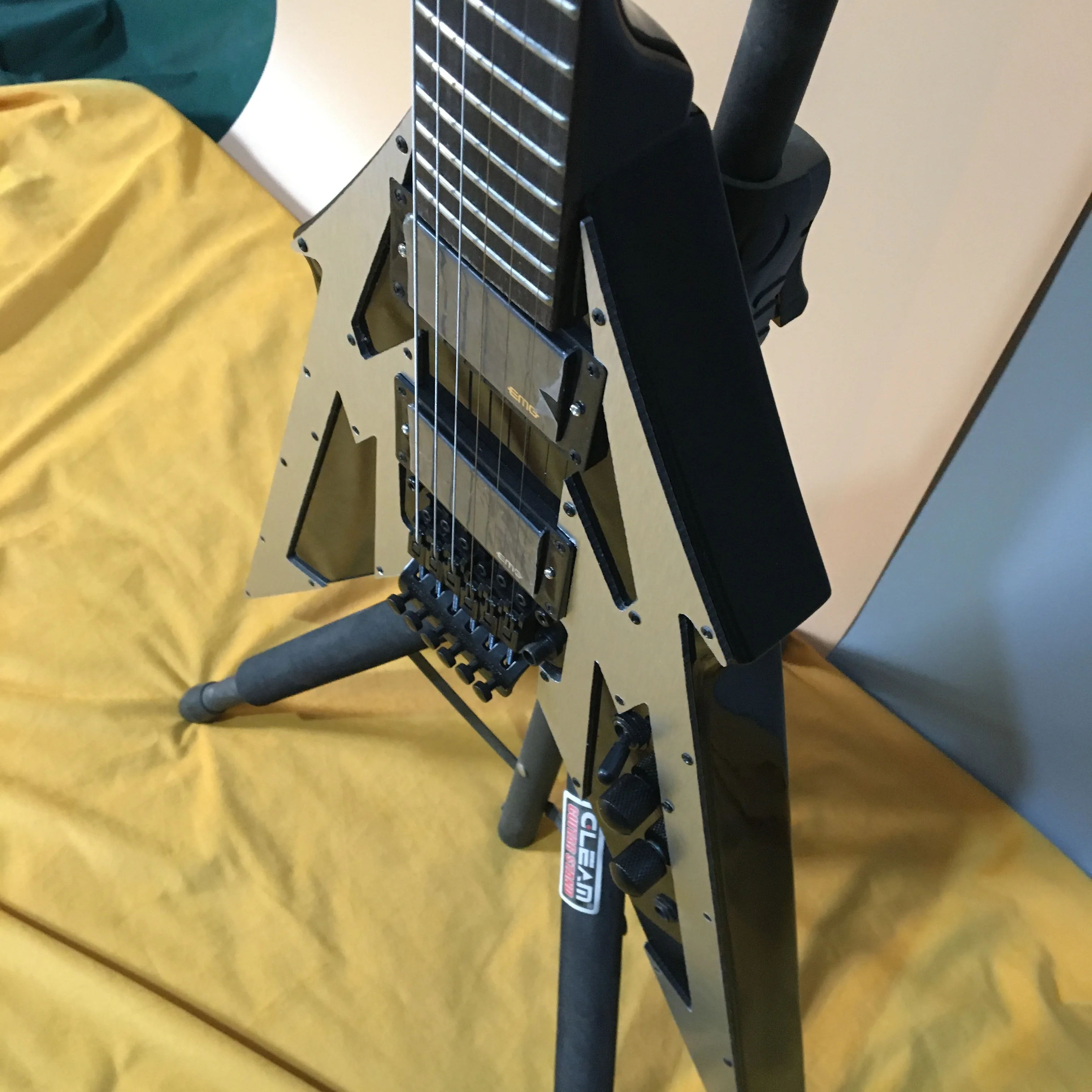 Pumpkin factory V Electric Guitar Gray Color 6strings Good Hardware