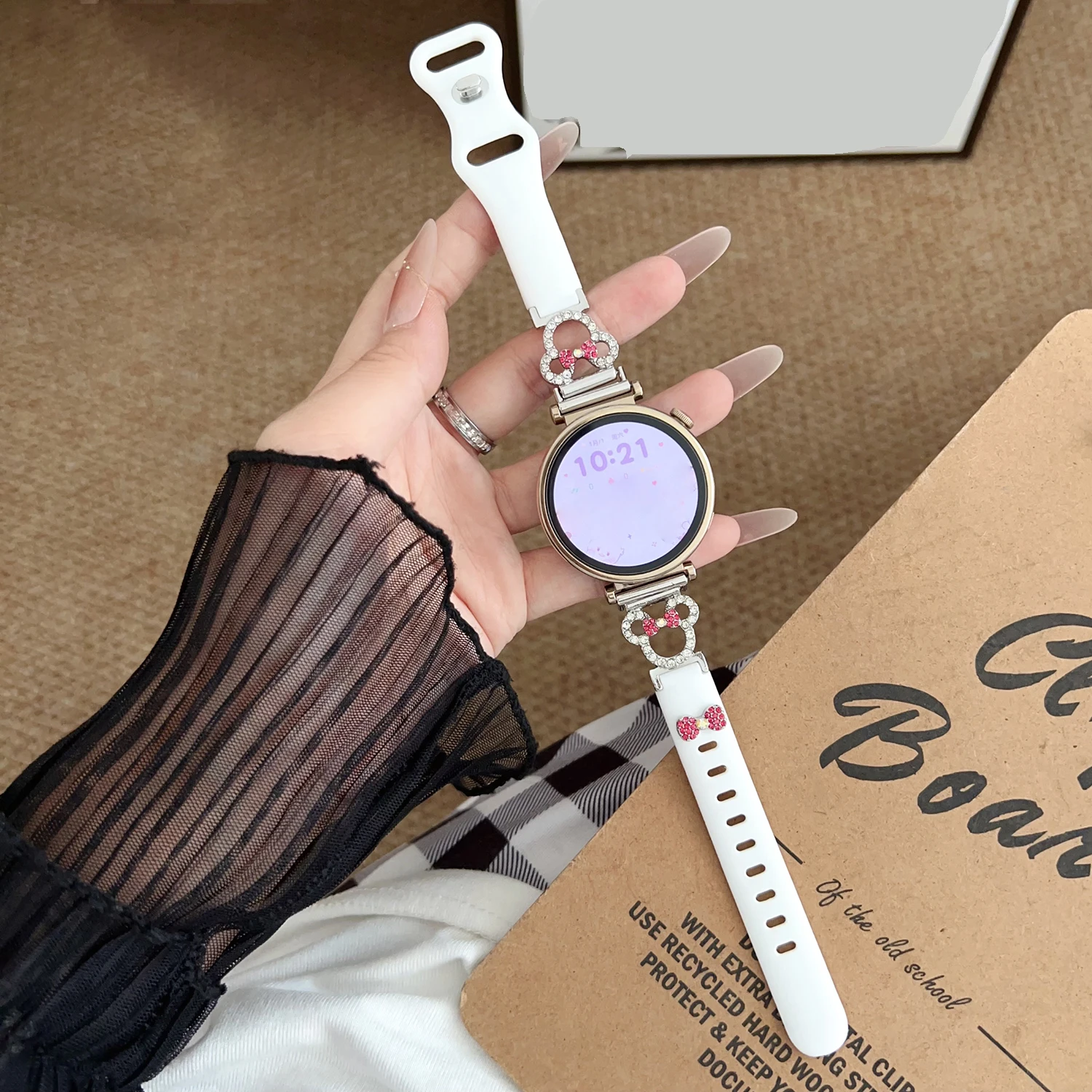 Elegant Diamond-Studded Silicone Metal Strap, Universal Fit 18/20mm – Lightweight & Fashionable