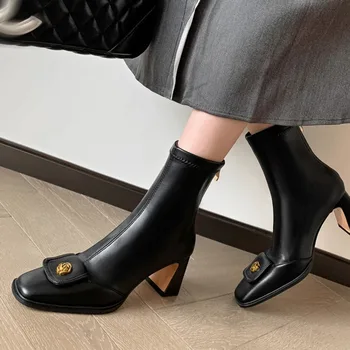 Camellia Vintage French-Heel Ankle Boot 6