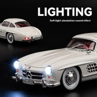 ⁦مجسم سيارة مرسيدس بنز 300SL كلاسيك معدن مع إضاءة وصوت بطول 19 سم | Mercedes-Benz 300SL Classic Diecast Metal Model Car with Light & Sound 19cm⁩ - الصورة ⁦5⁩