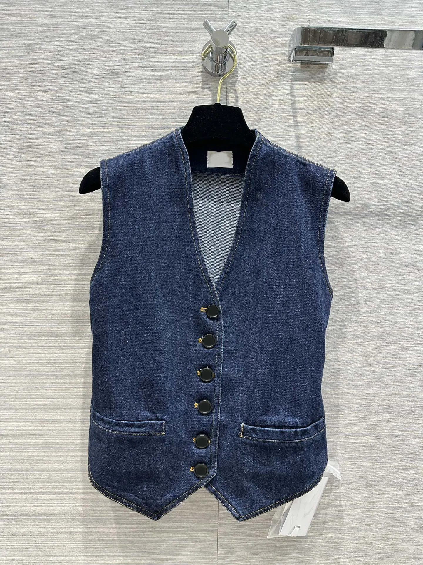 

2023 Denim waistcoat! Equestrian style stand-up collar waist version. Temperament age reduction girl style advanced