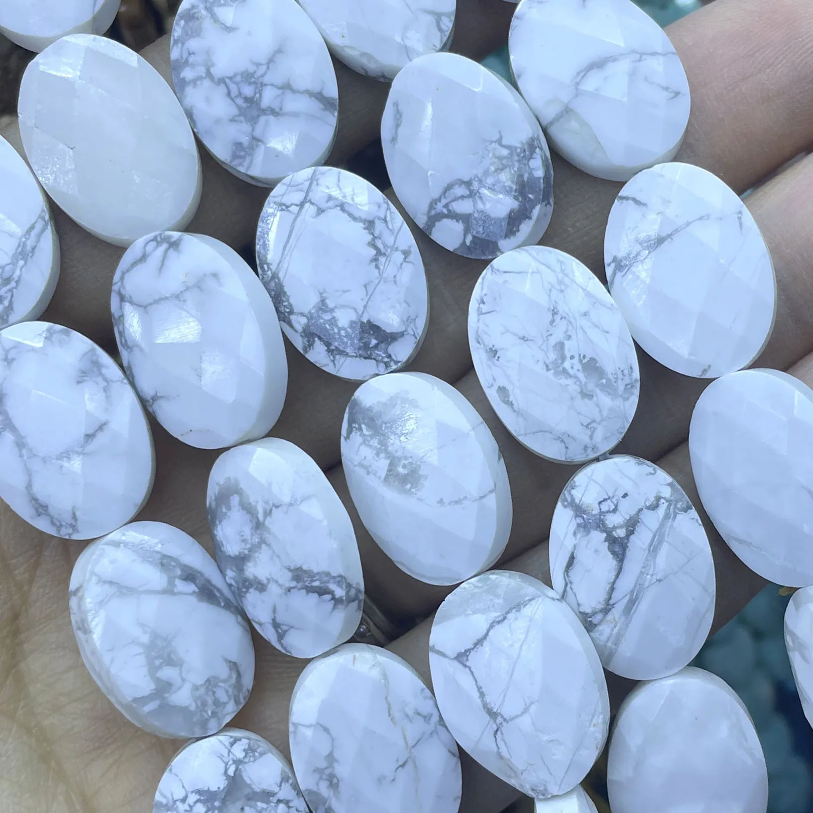 13 x 18 mm facettierte Naturstein-Abstandsperlen in ovaler Form aus Quarz-Aventurin zum Selbermachen für die Schmuckherstellung von Armbändern und Halsketten – Detail 3