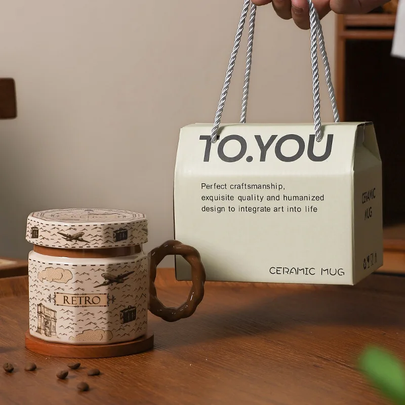 Cup portable box.