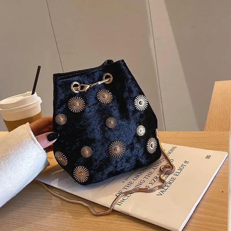 Harajuku Retro Metal Applique Shoulder Bags Women Velvet Large Capacity Crossbody Bag Ladies Chain Luxury Design Bucket Bag 2025