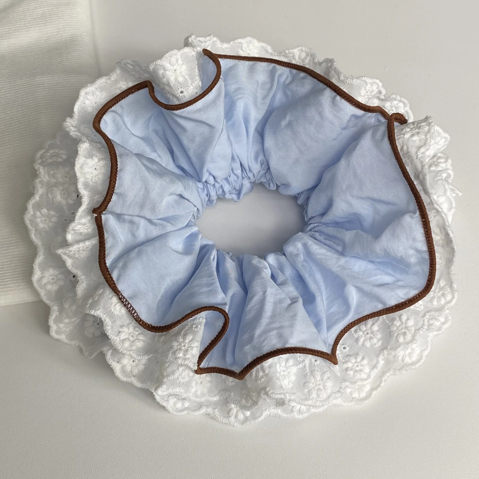 1PC Elegant Light Blue Scrunchie With White Lace And Brown Trim: Sweet Hair Accessory For Women, Perfect For Daily