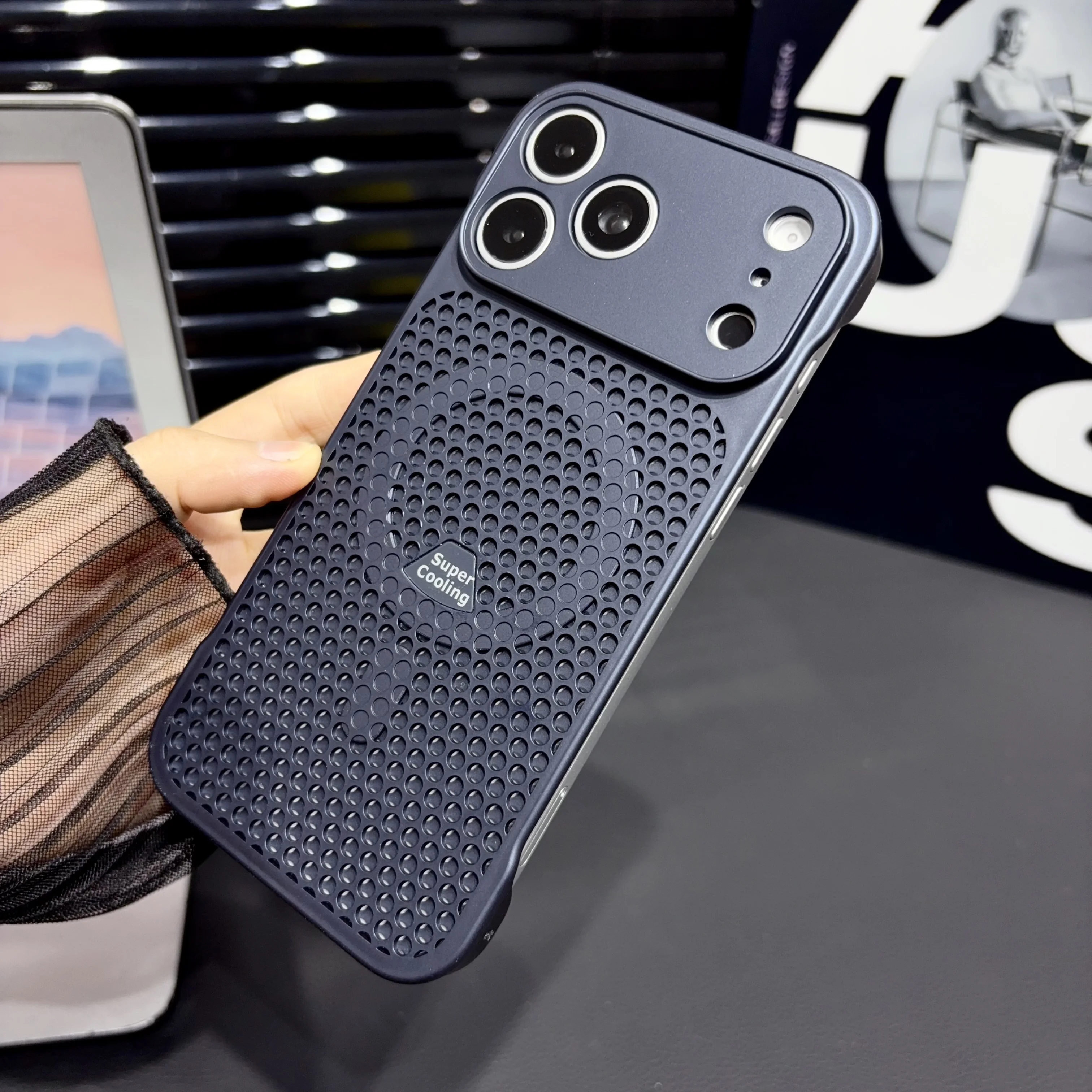 Ultra-Thin Honeycomb Mesh Magnetic Phone Case - Breathable Protective Cover