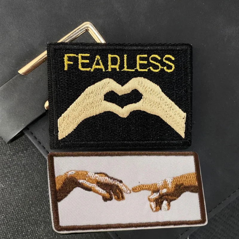Furchtlose Liebe Hand zu Herz Stickerei auf Kleidung Klett verschluss Patch taktische Rucksack Aufkleber Moral Abzeichen Patches Militär