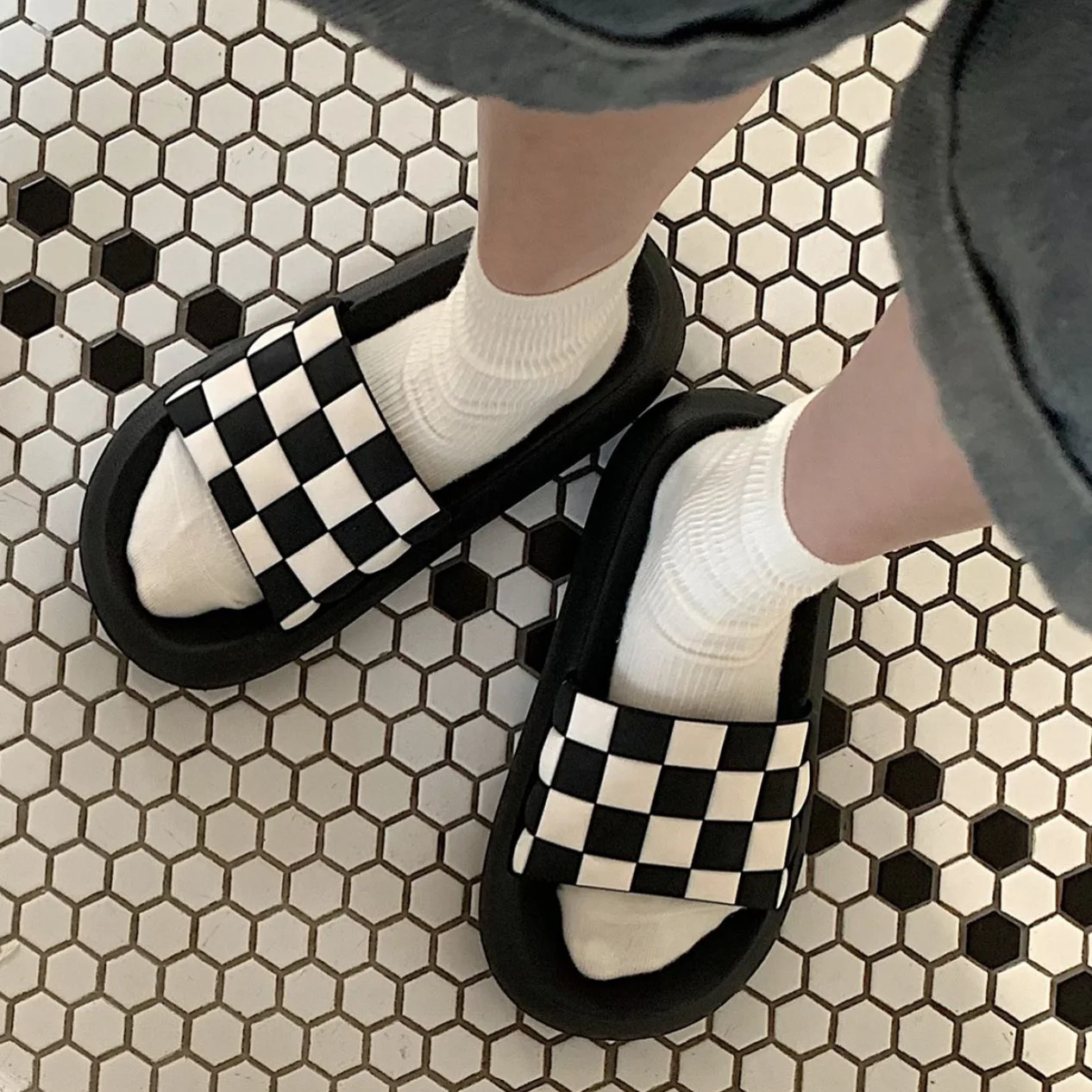 Black White Checkerboard Slippers Summer New Slippers Women Indoor Home Thick-soled Beach Sandals Couple Soft-soled Shoes best indoor shoes for plantar fasciitis