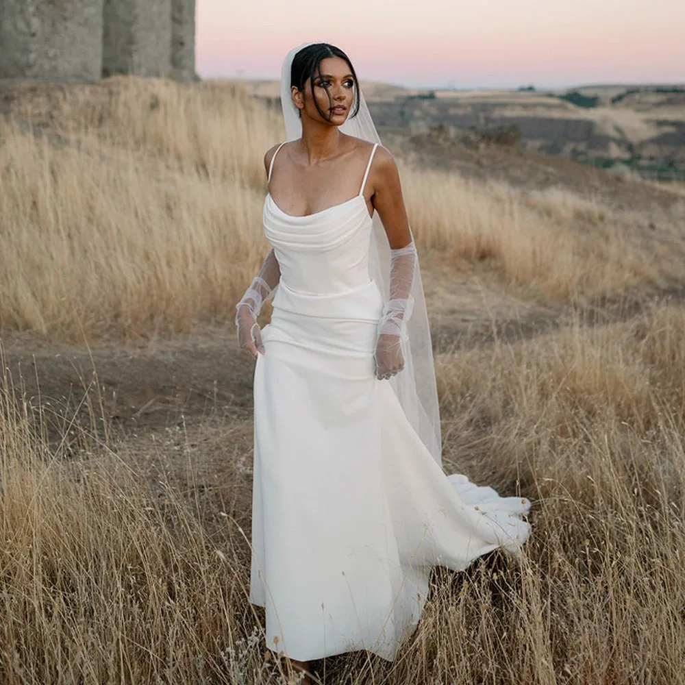 

Classic Spaghetti Straps Pleated Wedding Dress Sleeveless Wedding Gown Sheath Court Bridal Gown for Women vestidos de novia