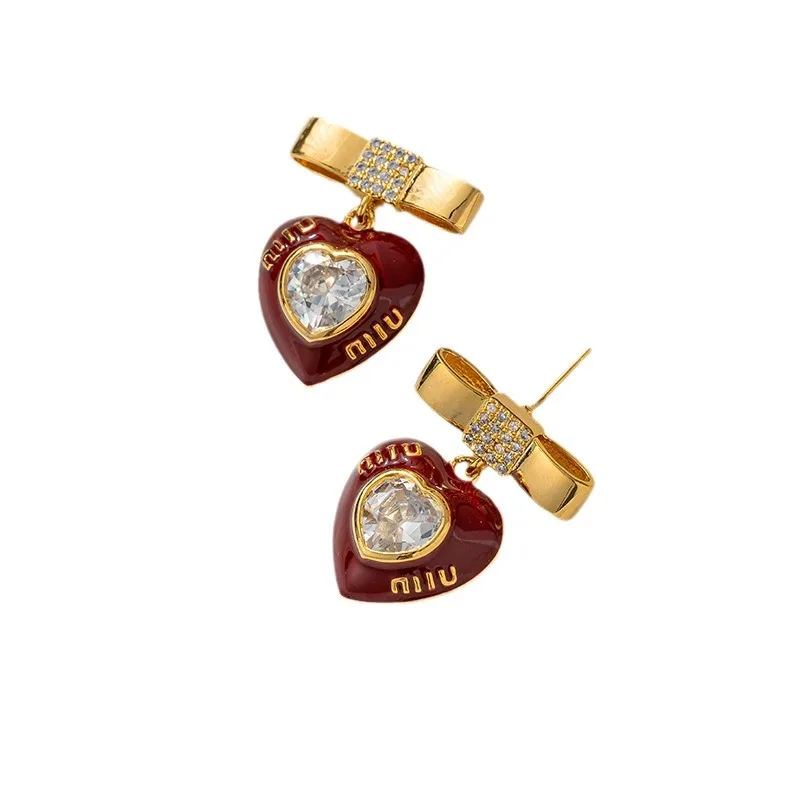 Light luxury fashion love heart earrings for women