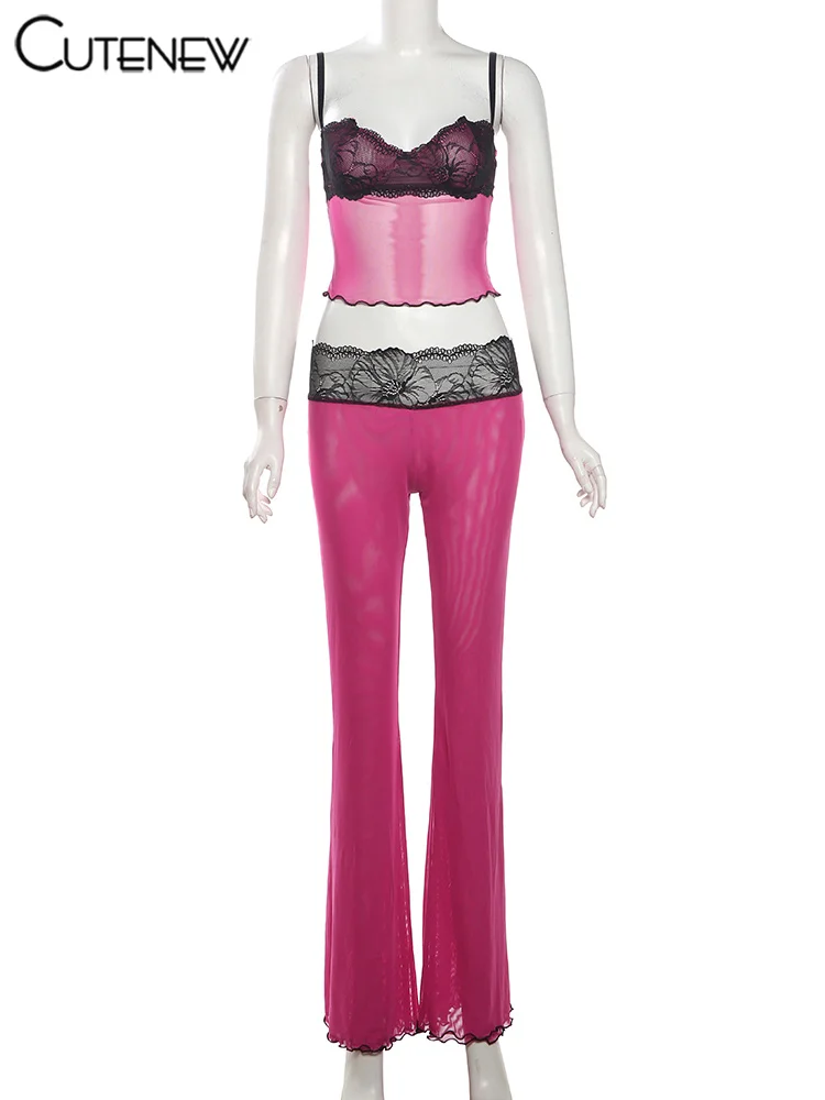 Conjunto de dos piezas de encaje con retazos para mujer, camisola sexy estilo hipster con tirantes finos y pantalones ajustados de cintura alta, ropa femenina