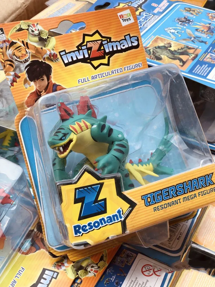 IMC TOYS Invizimals Sobres con 1 figura Invizimals más una carta de