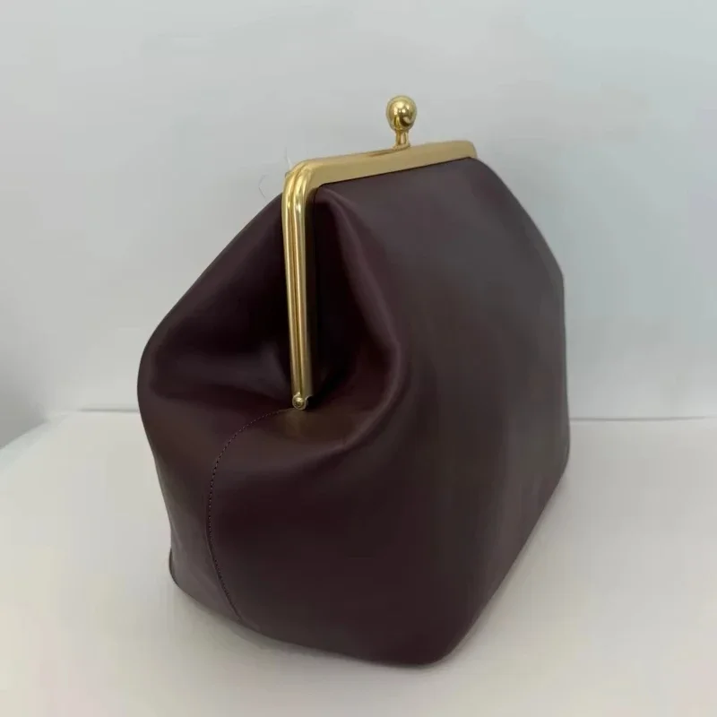 Classic Versatile Large Capacity Clip Bag - Design