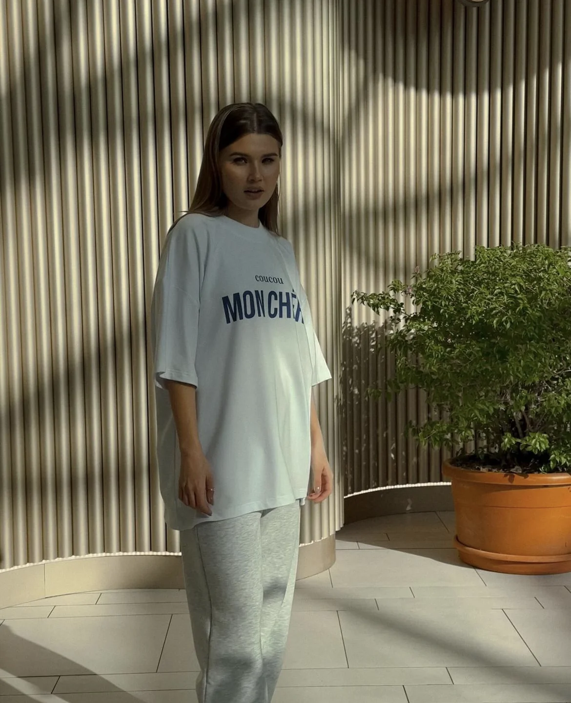 Tシャツ・カットソー [I AM MARI] Revill drape shirring T-blouse Koszulka nadrukowane litery Hirsionsan Mon Cheri damska