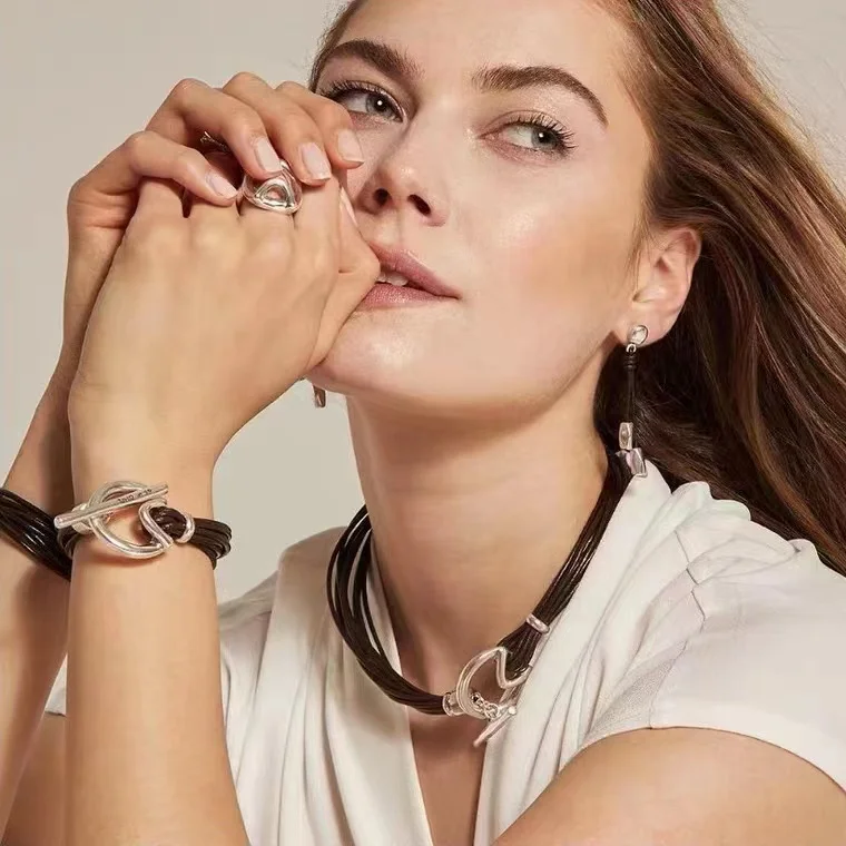 New Stainless steel alloy Silver Color leather Necklace Can Be Given As A Gift To Women with Free Wholesale Shipping