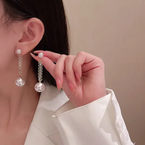 Claw Stud Earrings for Women Punk Four-Prong Geometric Rake Pearl Korean Ear Hook Clip Earrings 2022 Trend Jewelry brinco