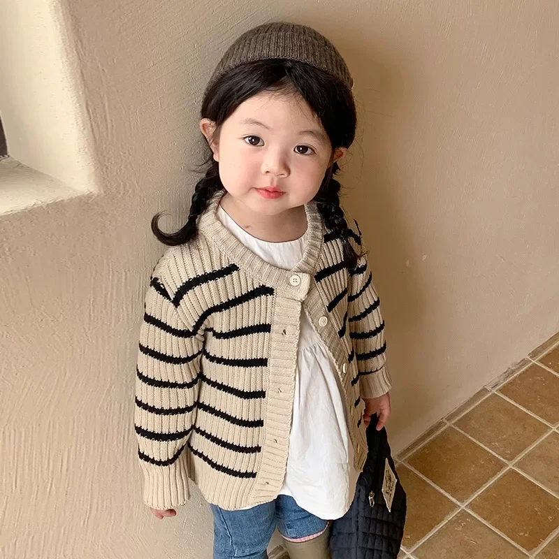 

Children's Wear 2023 Autumn New Korean Stripe Knitted Cardigan Coat Girls' Single breasted Round Neck Sweater