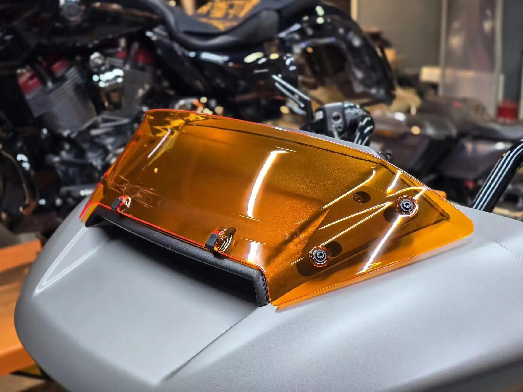 

Ветрозащитные стекла для мотоцикла 4,5 дюйма, оранжевые волнистые панели для Harley Touring CVO Road Glide FLTRX FLTRXSE 2023-2024