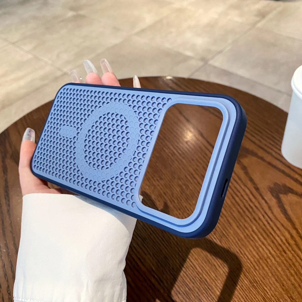 Dual-Tone Breathable Mesh Cooling Phone Case with Magnetic Compatibility