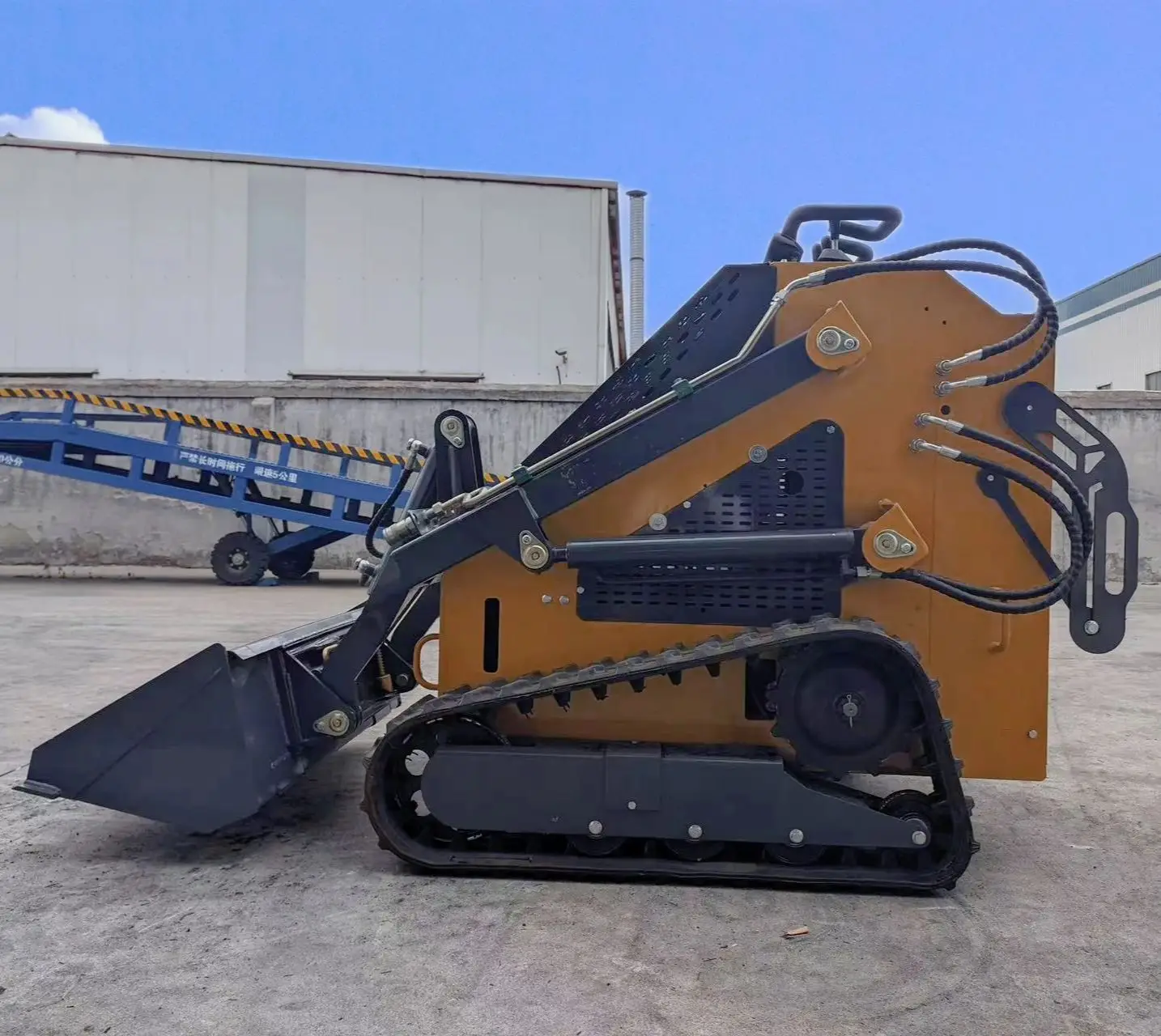 Customizable Mini Skid Steer Loader Multiple Use Crawler Loader with EPA Engine