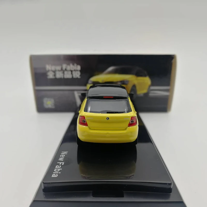 Modèle Réduit Skoda Fabia III échelle 1/43 - Alliage Moulé - Décoration Collection, Bureau, Cadeau - 6